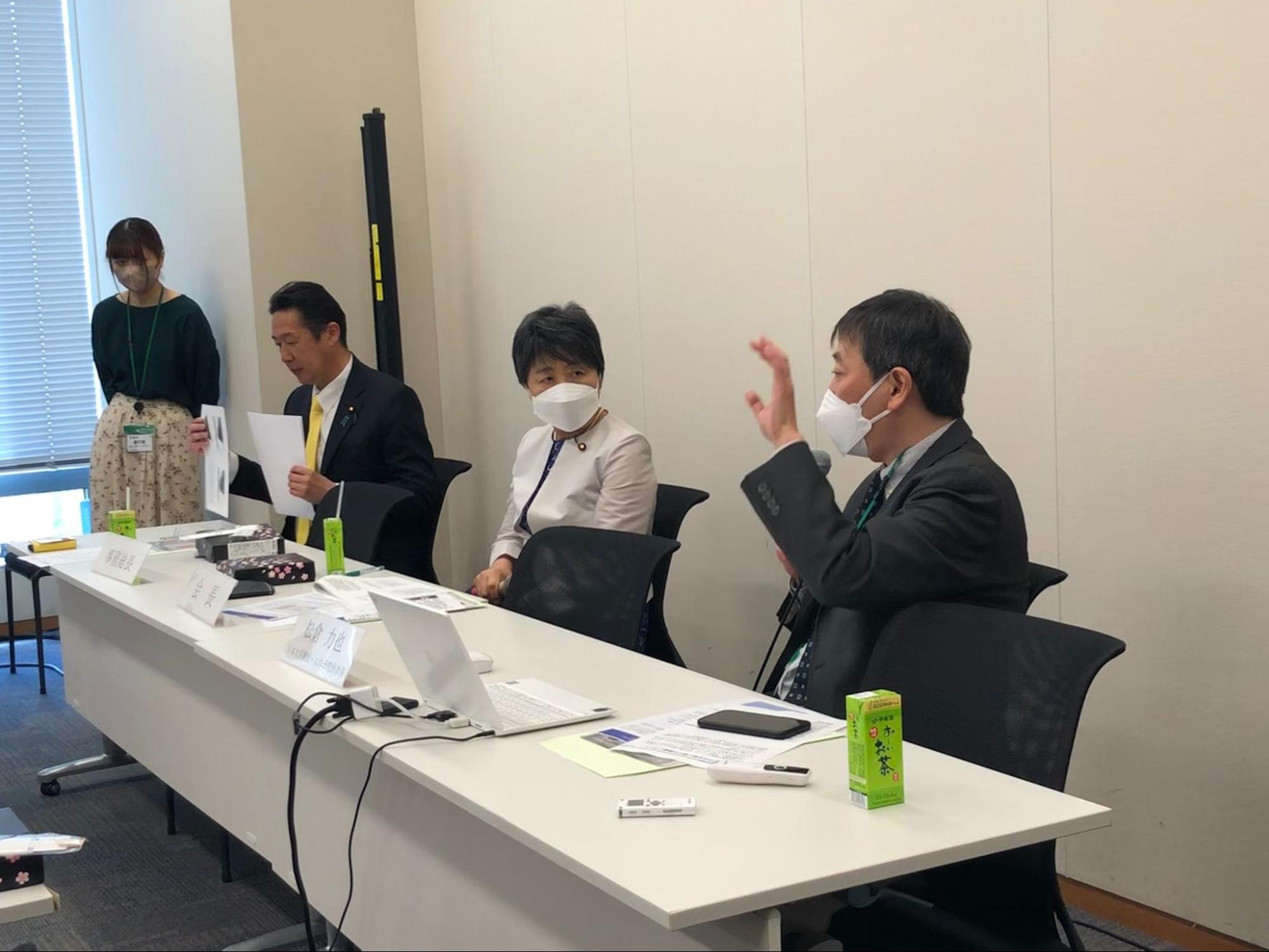 黄川田JPFP事務総長（左）、上川陽子JPFP会長（中央）、松倉力也日本大学人口研究所次長（右）
