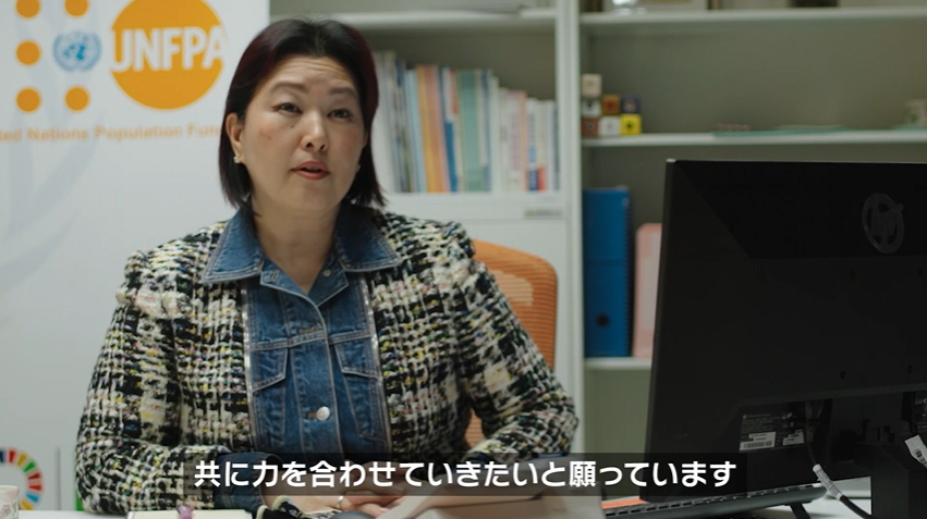 コメントする成田詠子所長（番組より）