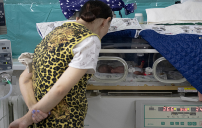 日本政府は、ウクライナで命を救う性と生殖に関する健康サービスを拡大するUNFPAを支援します。© UNFPA Ukraine/Andrii Kravchenko